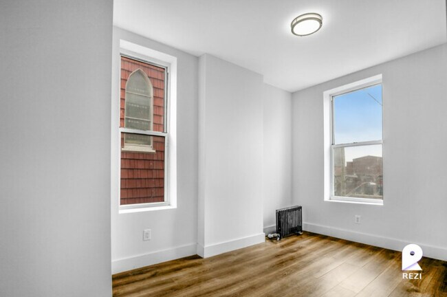 Building Photo - 737 E 219th St