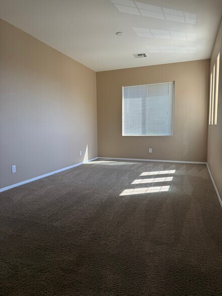 Building Photo - 10519 Allegrini Dr
