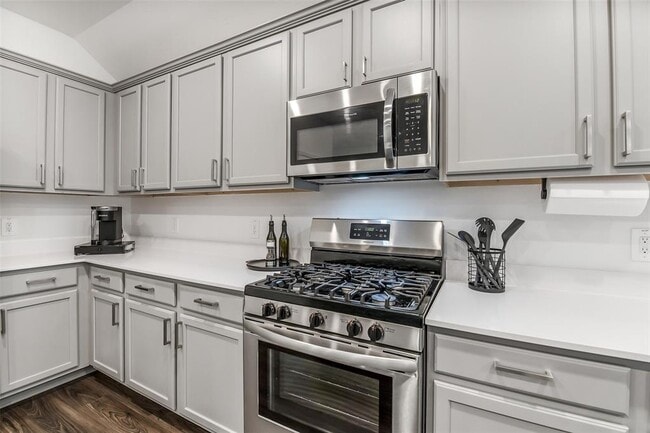 Building Photo - 17018 Westmoreland Promenade Pl