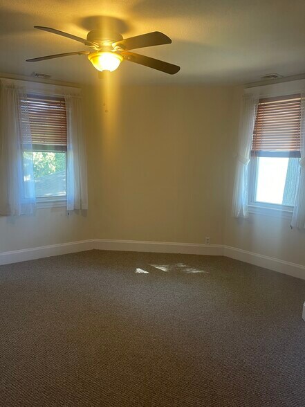 BLINDS IN BR - 116 Brinkerhoff St