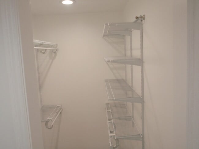 Building Photo - 6361 Clay Park Dr