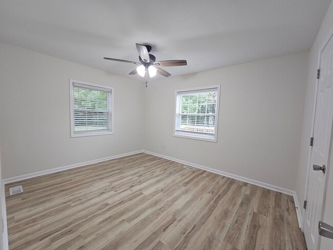 Building Photo - NEW LISTING!!!! Dont Miss Out