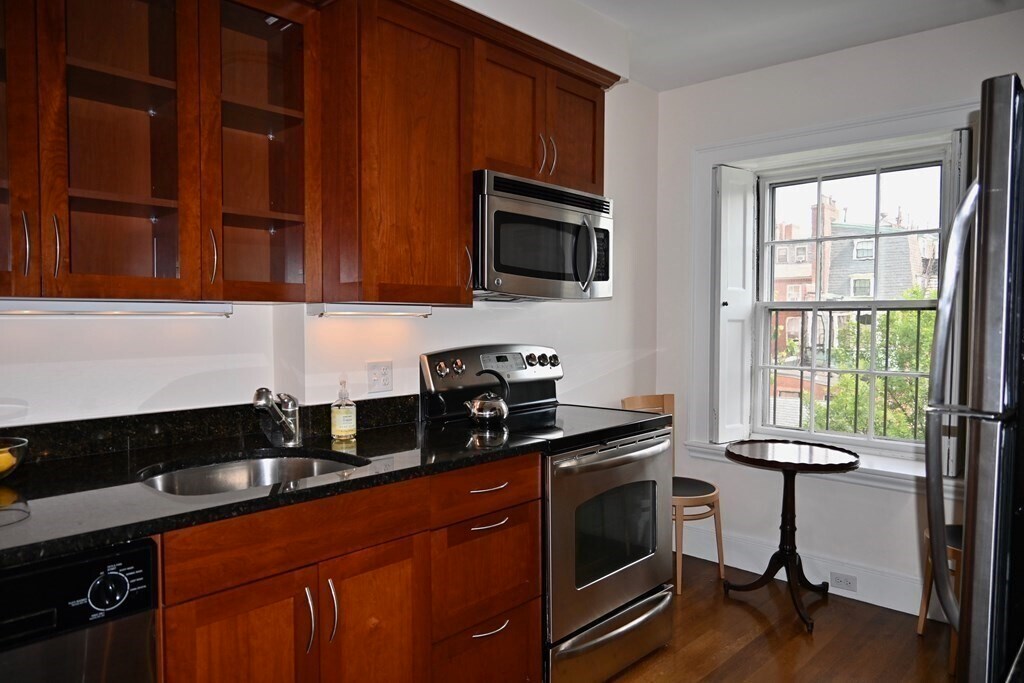 Building Photo - 50 Chestnut St