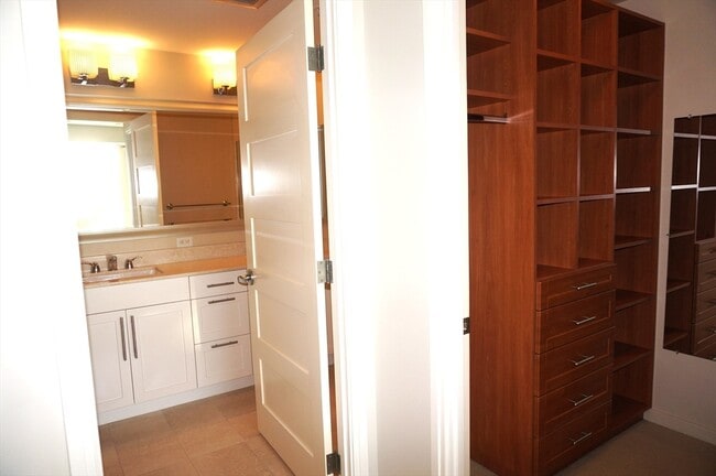 Building Photo - 10-40 Nouvelle Way