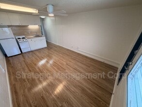 Building Photo - 1301 Lusitana St