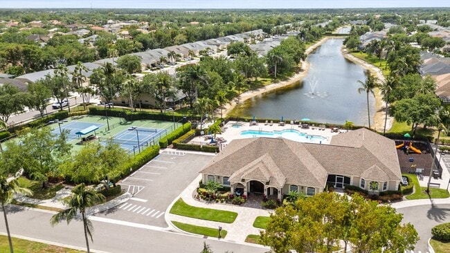 Building Photo - Beautiful Villas 3 beds 2 baths in a Gated...