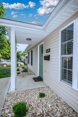 Building Photo - 7620 Robinson-