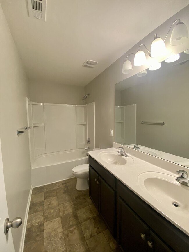 Building Photo - 4BR/2.5BA Home Located in Hampden Village