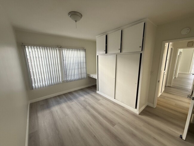 Building Photo - Beautiful 2 Bedroom Belmont Shore Apartment for Rent - Garage Parking Included!