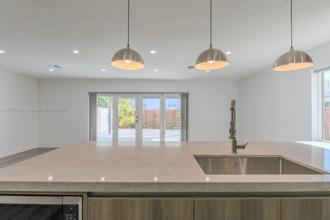 Building Photo - 2795 N 40th Ave