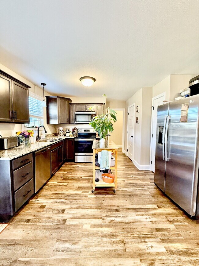 Building Photo - For Rent: Modern 3 Bed, 2.5 Bath Home on S...