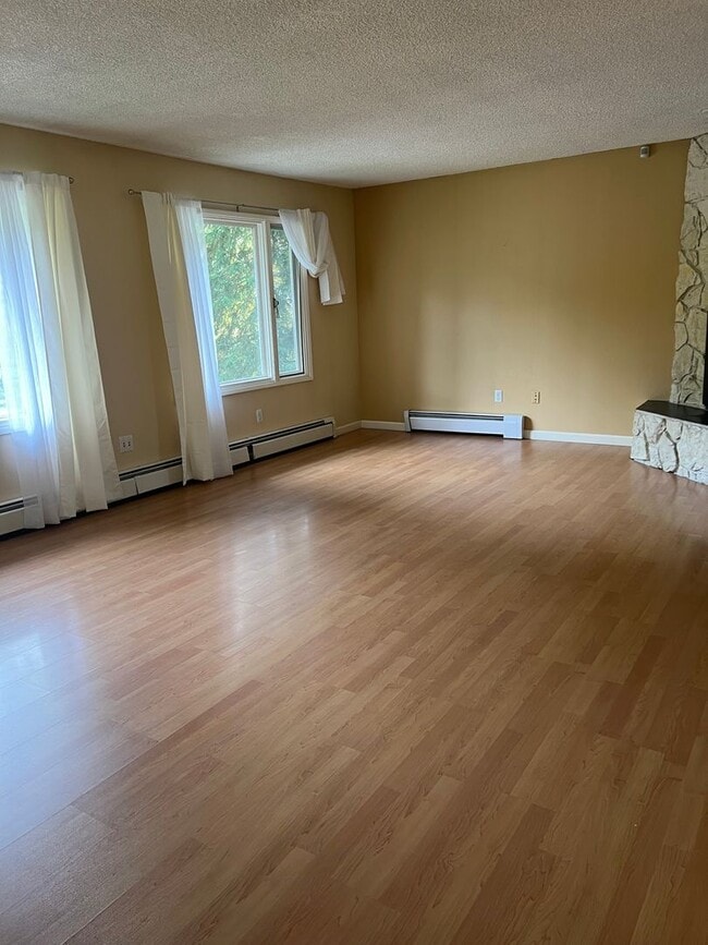 Building Photo - 4 Bedroom House in Prime Oceanview Location