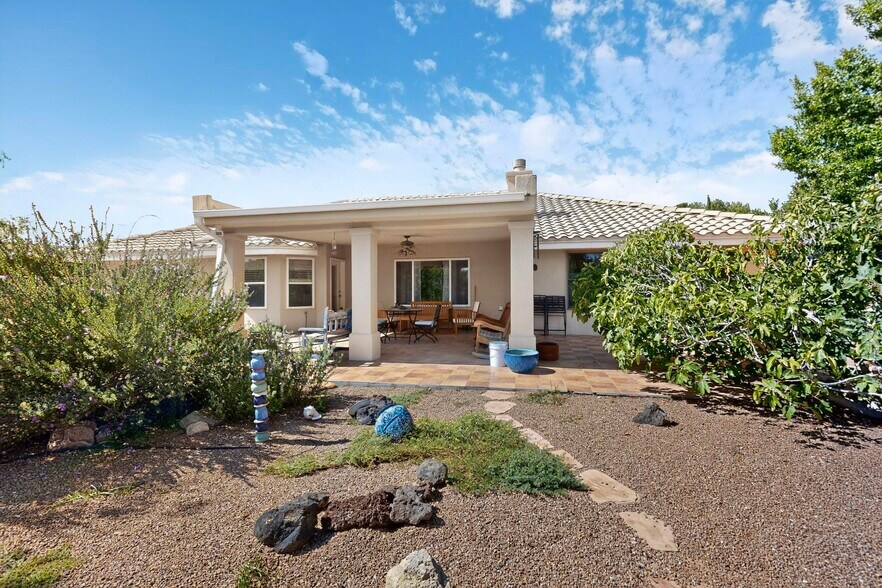 Building Photo - 2004 Vista Lejano