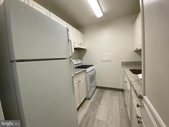 Building Photo - 301 N Beauregard St