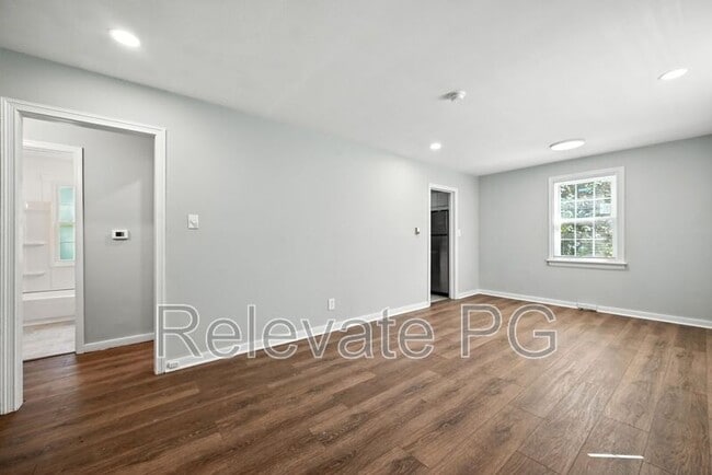 Building Photo - 1600 Glenside Dr