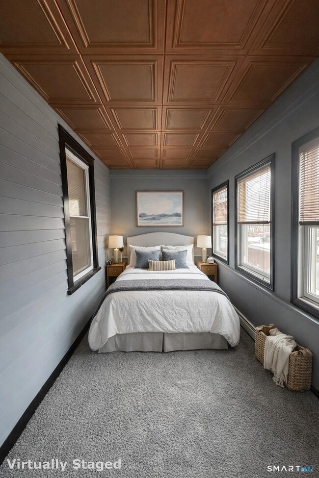 Building Photo - 557 Strong St