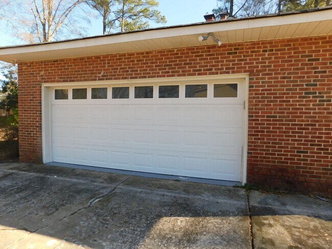 Building Photo - 1302 Dunbar Dr