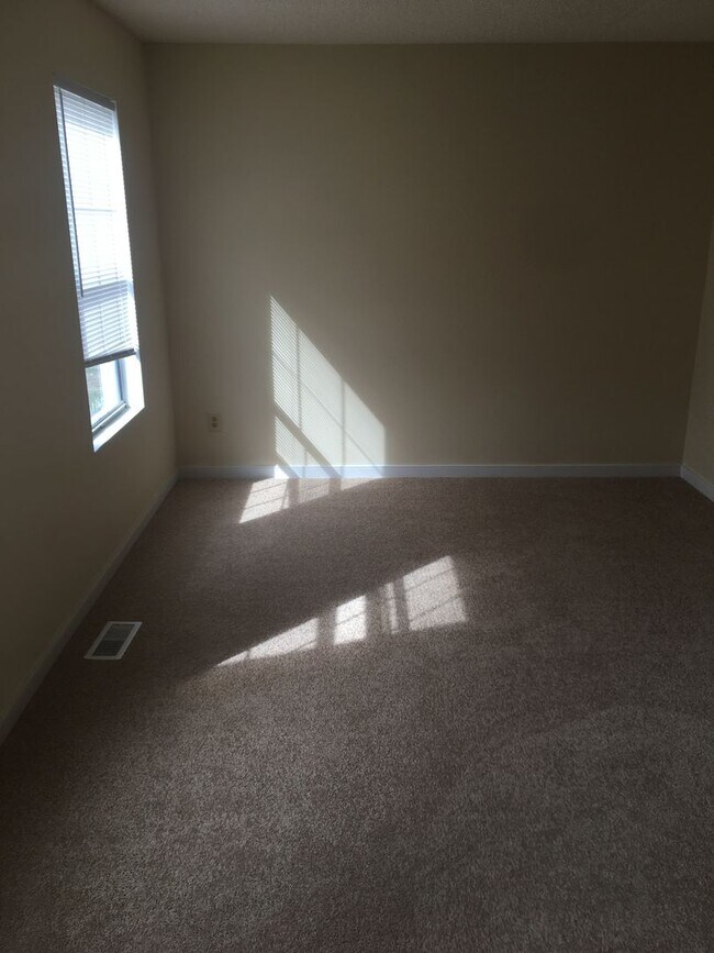 Building Photo - 1616 Fawcett Ln