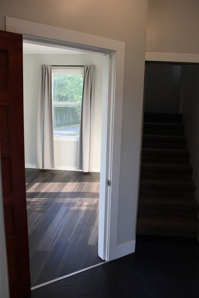 Building Photo - 4 Bedroom, 1 Bathroom Home in Bow!