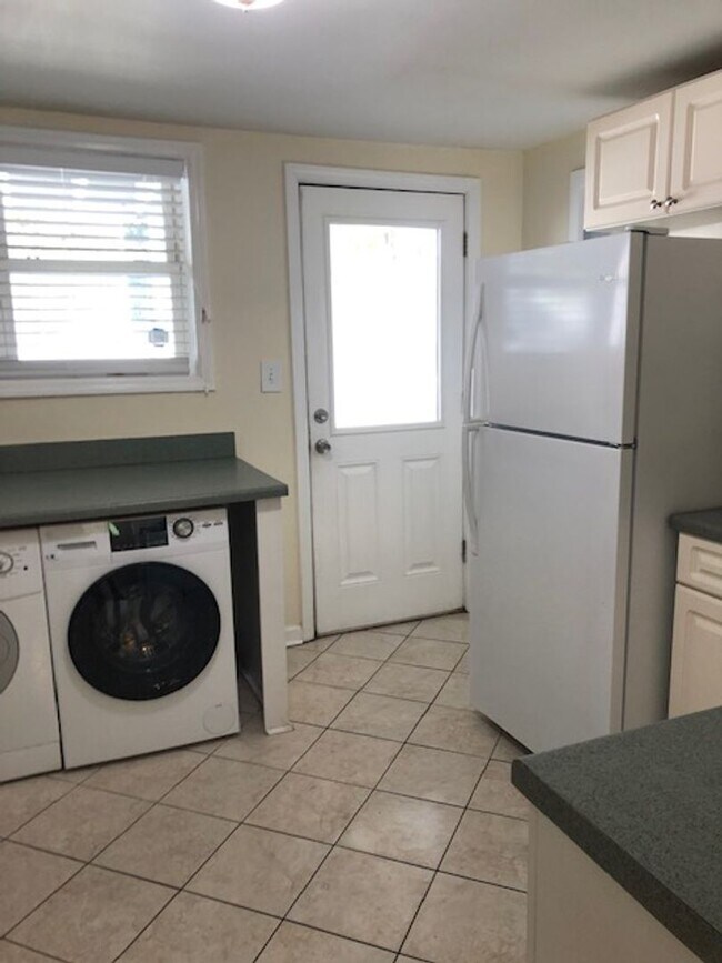 Building Photo - 414 E Park Ave