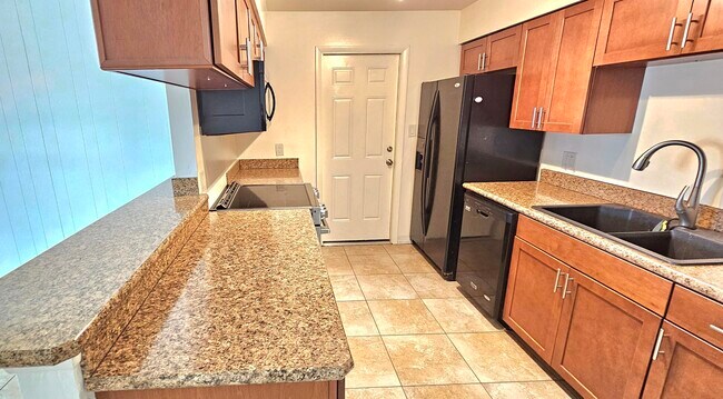 Building Photo - 1380 Floral Ln