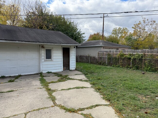 Building Photo - 3 Bedroom, 1.5 Bath Home - Sec. 8 OK