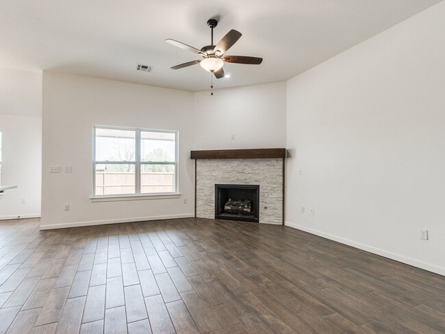 Building Photo - Beautiful New Home!
