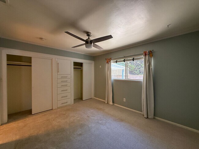 Building Photo - Large Ranch-Style Home in Vista