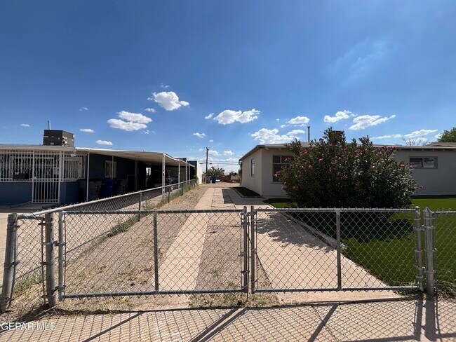 Building Photo - 6138 Taos Dr