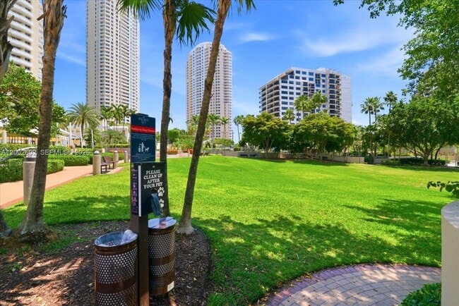 Building Photo - 801 Brickell Key Blvd