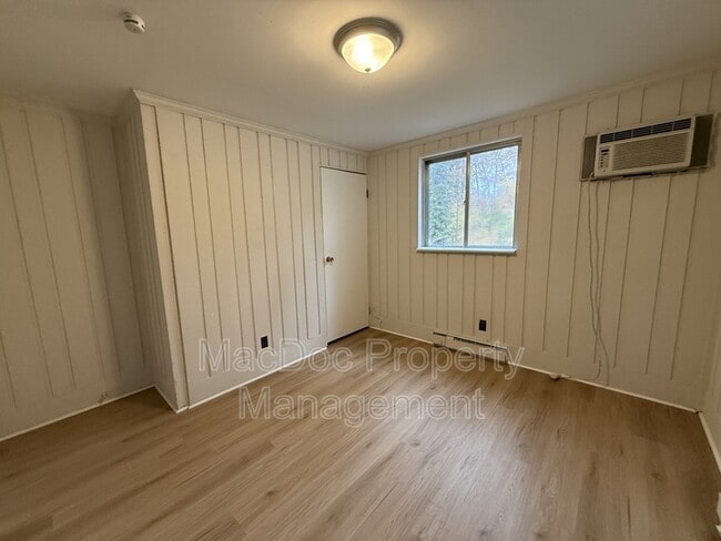 Building Photo - 900 Lakeview Pkwy