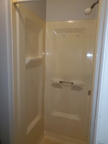 Building Photo - 354 Cherry St