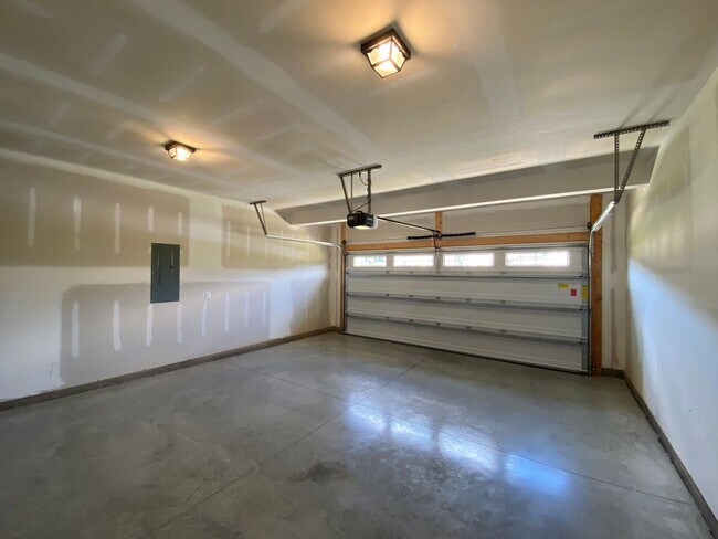 Building Photo - 6260 Kershaw Mdws Rd