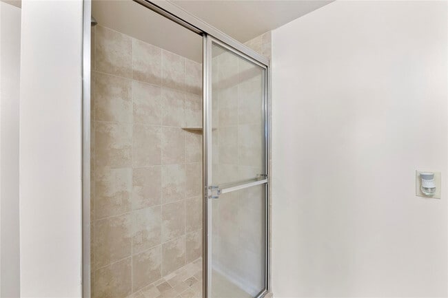 Building Photo - 6519 Coral Lake Dr