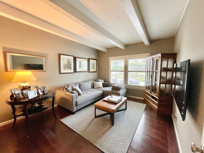 Building Photo - 3BR/2.5BA INCOMPARABLE Views!!! Prime Corona Heights Residence! 2 car parking and laundry! PROGRE...