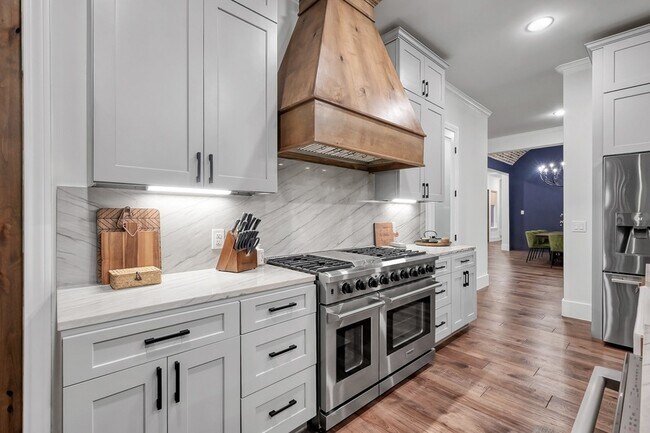 Building Photo - 15937 Stagecoach Rd