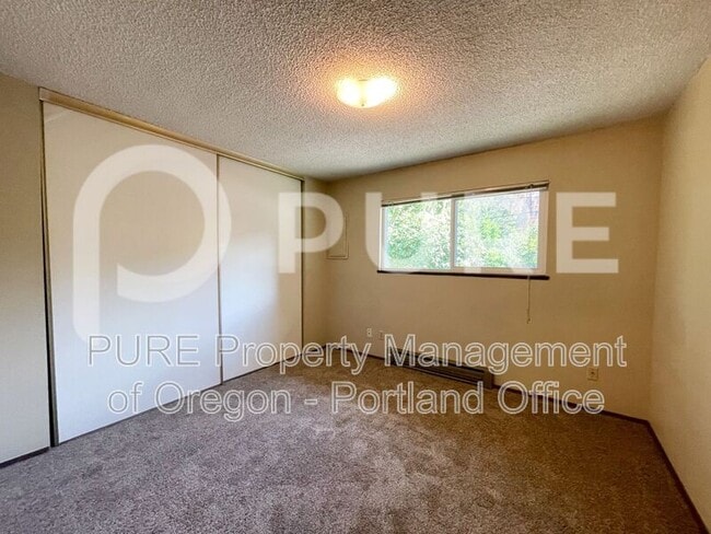 Building Photo - 527 NE 63rd Ave