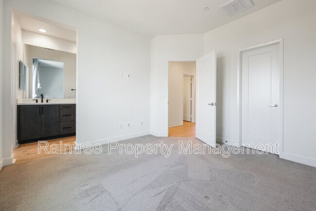 Building Photo - 1111 Via Lucero