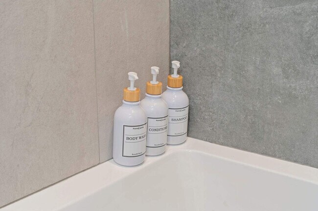 Building Photo - 801 S Western Ave