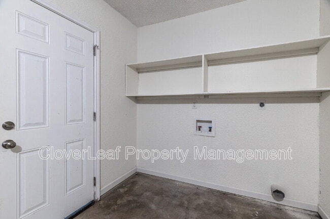 Building Photo - 9423 Cliff Way St