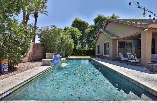 Building Photo - Spacious 4-Bedroom Home with Pool in Gilbe...