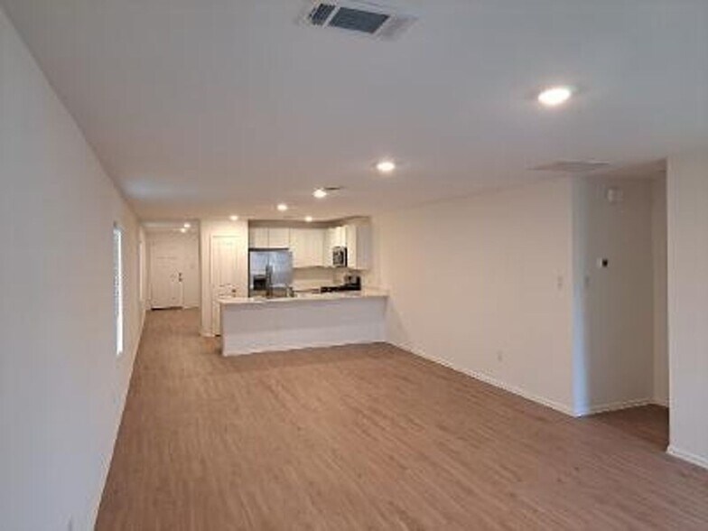 Building Photo - 13812 Grey Wolf Trl