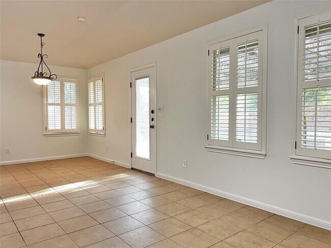 Building Photo - 9500 Castle Pines Dr
