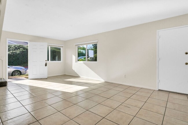 Primary Photo - Spacious four bedroom in Prime UTC/UCSD Lo...