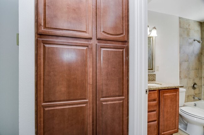 Building Photo - 1 bedroom 1bathroom condo in Normal Heights!