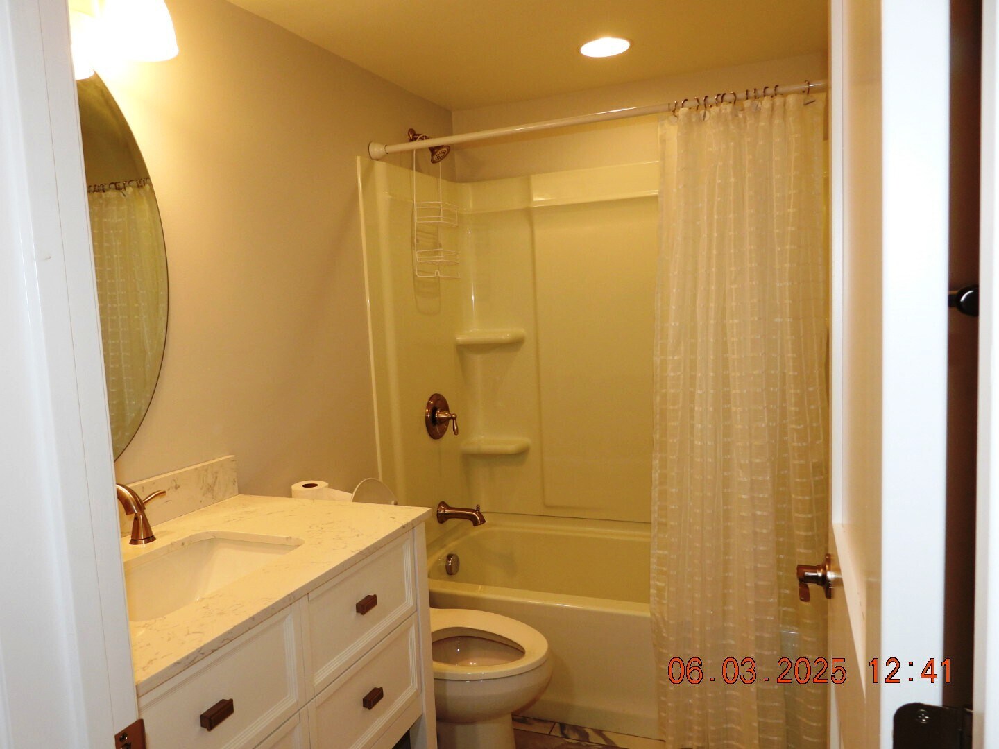 Hall Bathroom - 5260 Crossbow Cir