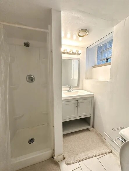 Building Photo - 3145 Brackenridge St