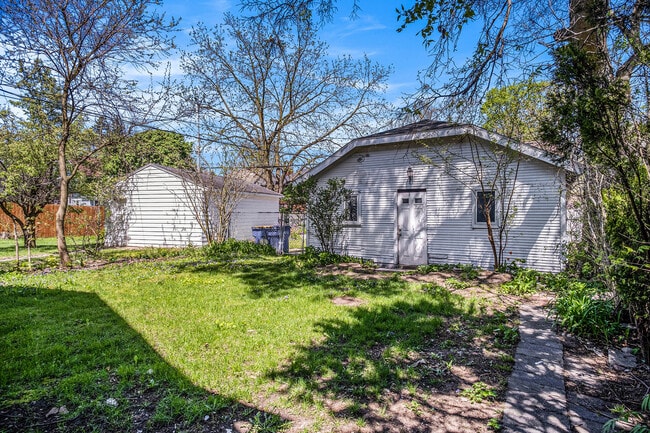 Building Photo - 1321 Bemis St SE