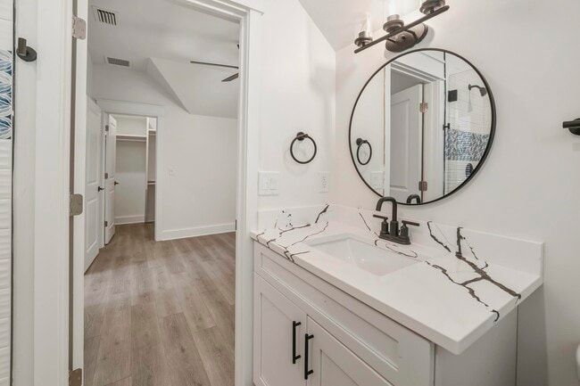 Building Photo - 4056 Biltmore Ave