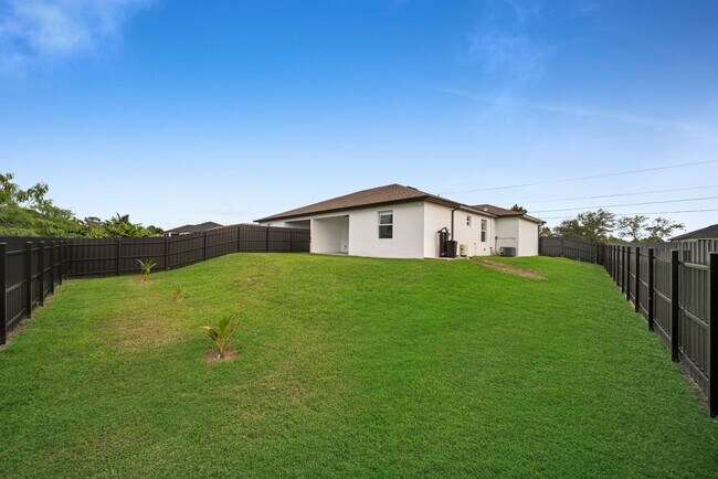 Building Photo - 125 Pennfield St